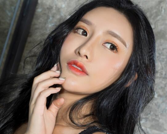 能发敏感视频的聊天软件(悄然上线！这款聊天软件竟让用户能愉快地发敏感视频)